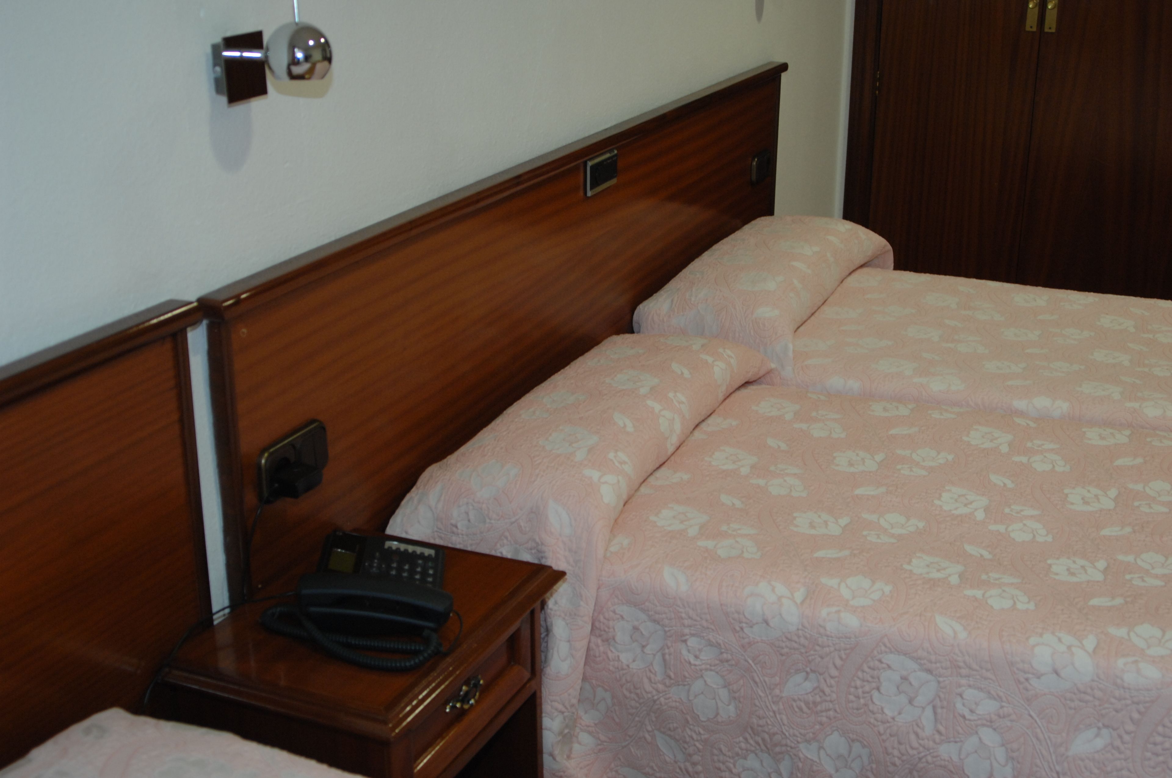 triple room | desk, blackout curtains, free cots/infant beds, free wifi