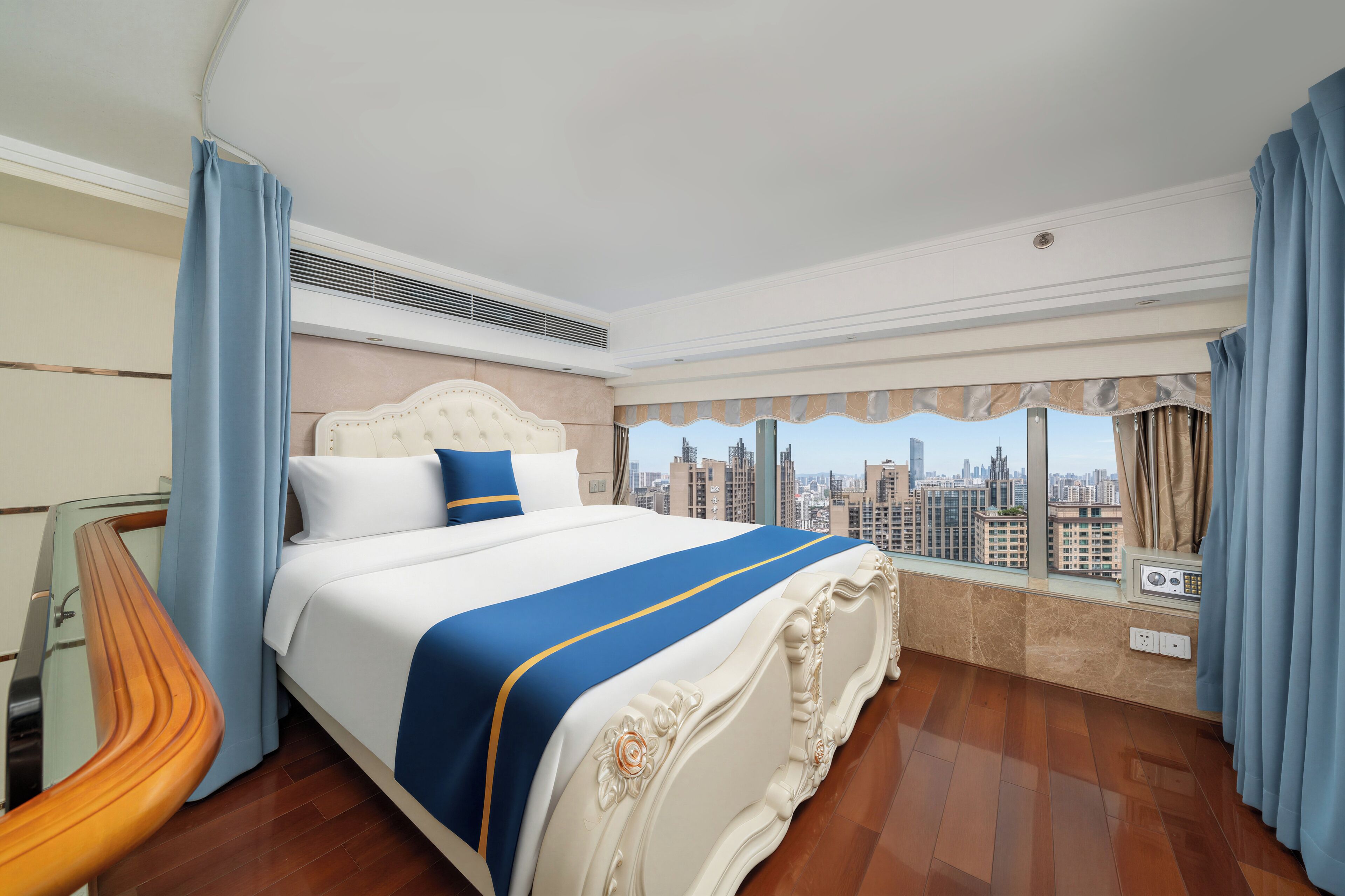 Duplex Deluxe Two-bedroom Suite | Premium bedding, in-room safe, desk, laptop workspace