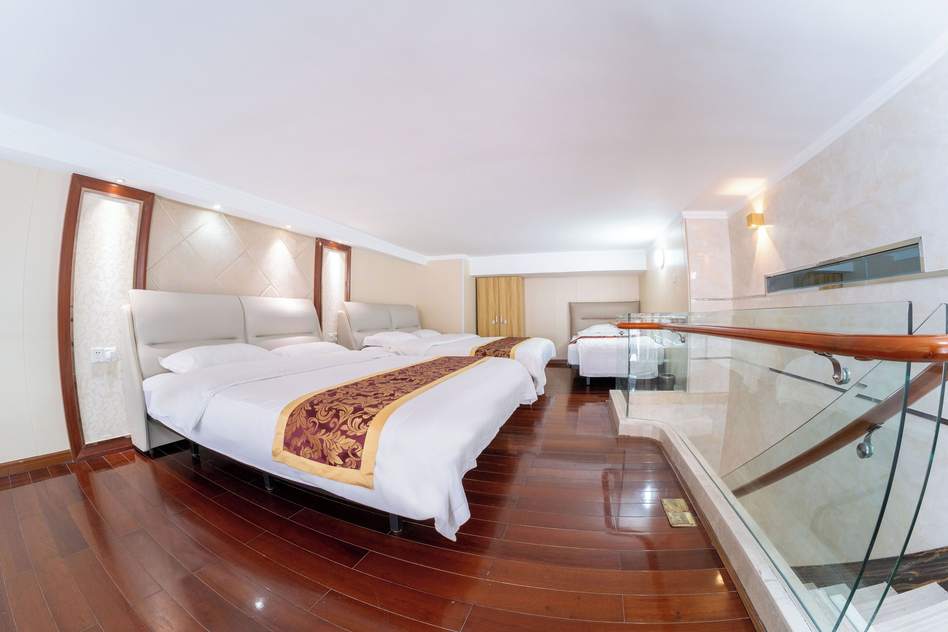 Rom – business, flere senger | Safe på rommet, skrivebord og skrivebord for bærbar PC