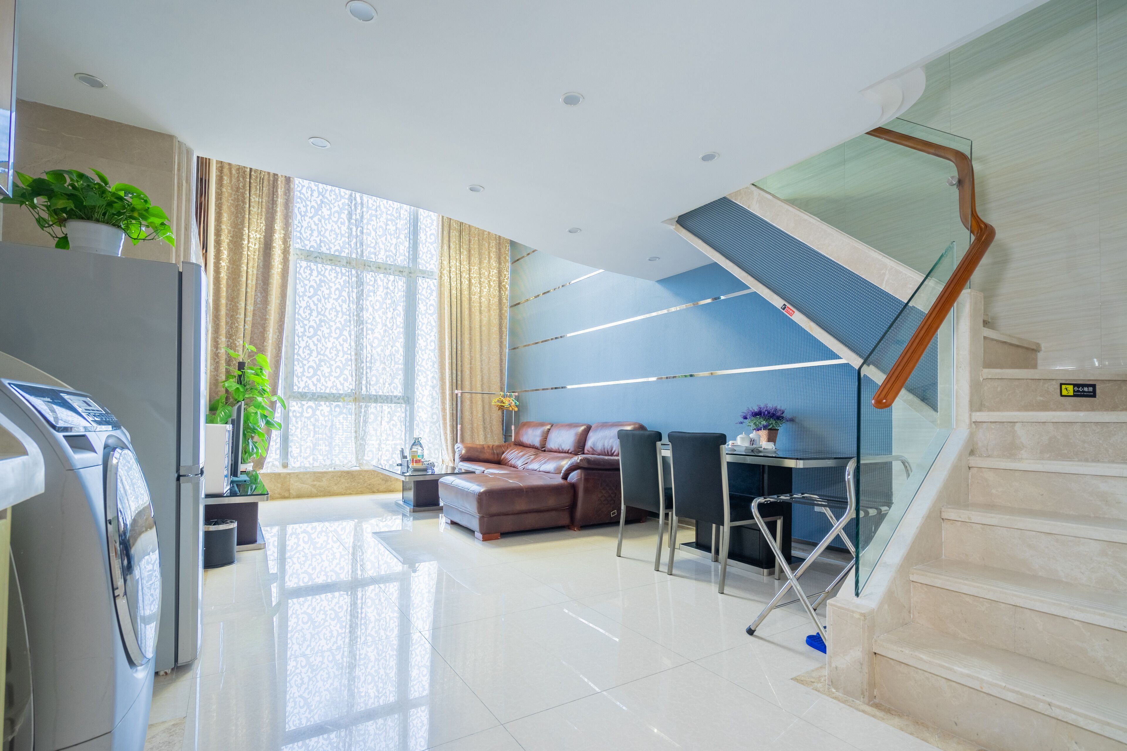 Kamar Single Deluks | Seprai premium, brankas, meja kerja, dan ruang kerja ramah laptop