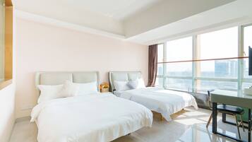 Standard Twin Room | 3 bedrooms, in-room safe, blackout curtains, soundproofing