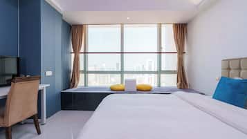 Standard Room, 1 Queen Bed | In-room safe, desk, laptop workspace, blackout curtains