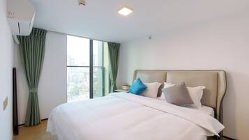 Caja de seguridad en la habitación y cortinas blackout