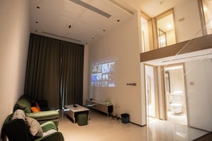 Loft | Sala d'estar | Televisor