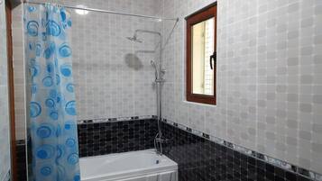 Double or Twin Room, 1 Bedroom, Accessible, Bathtub | Deep soaking bathtub