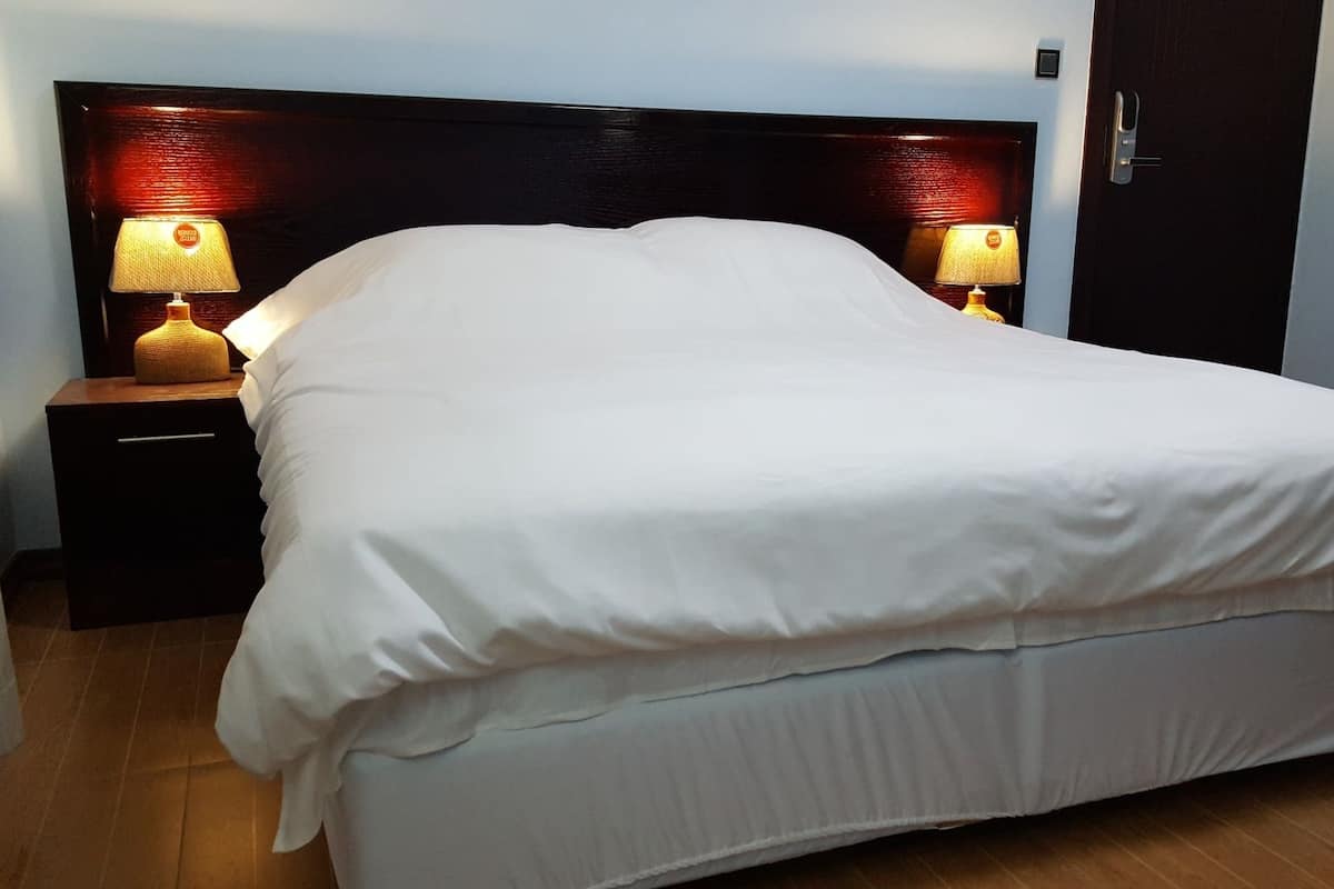 Een kluis op de kamer, een bureau, gratis wifi