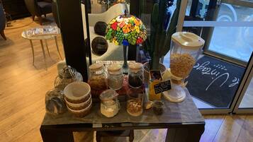 Daily continental breakfast (EUR 15.00 per person)