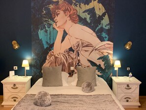 Premium Double Room | Premium bedding, pillowtop beds, individually decorated - Hôtel Vintage (Quimperle)