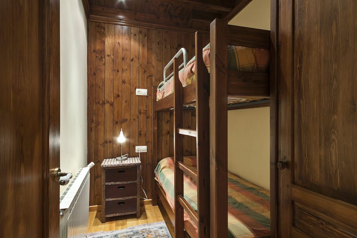 House, 4 Bedrooms | Desk, blackout curtains, iron/ironing board, free cots/infant beds