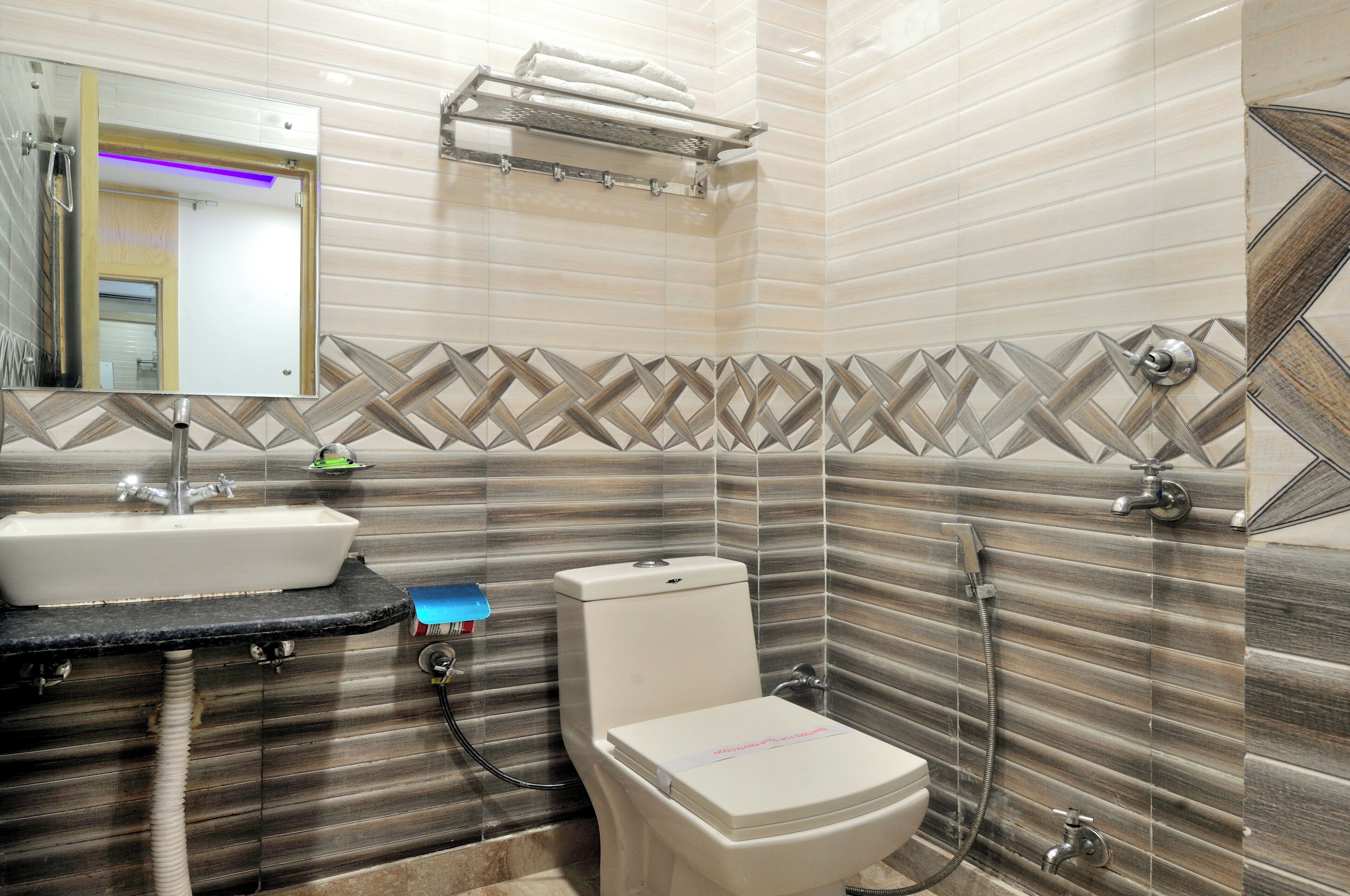 Super Deluxe Room | Bathroom | Shower, free toiletries, towels, soap