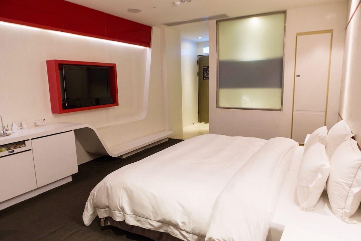 Business Standard Suite Check in time starts from 6pm | Iron/ironing board, free WiFi