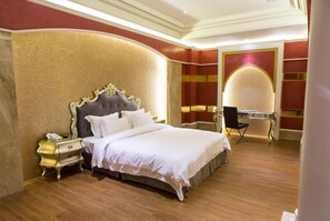 ห้องพรีเมียมสวีท (Check in time starts from 6pm) | เตารีด/โต๊ะรีดผ้า, Wi-Fi ฟรี