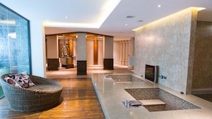 A modern interior with a lounge area, a fireplace, and a pool. - All-Ur Boutique Motel - Tai-Chung Branch (Taichung)