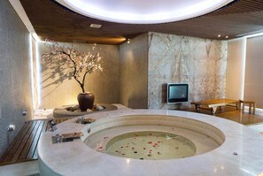 Presidential Suite Check in time starts from 6pm | Private spa tub - All-Ur Boutique Motel - Tai-Chung Branch (Taichung)