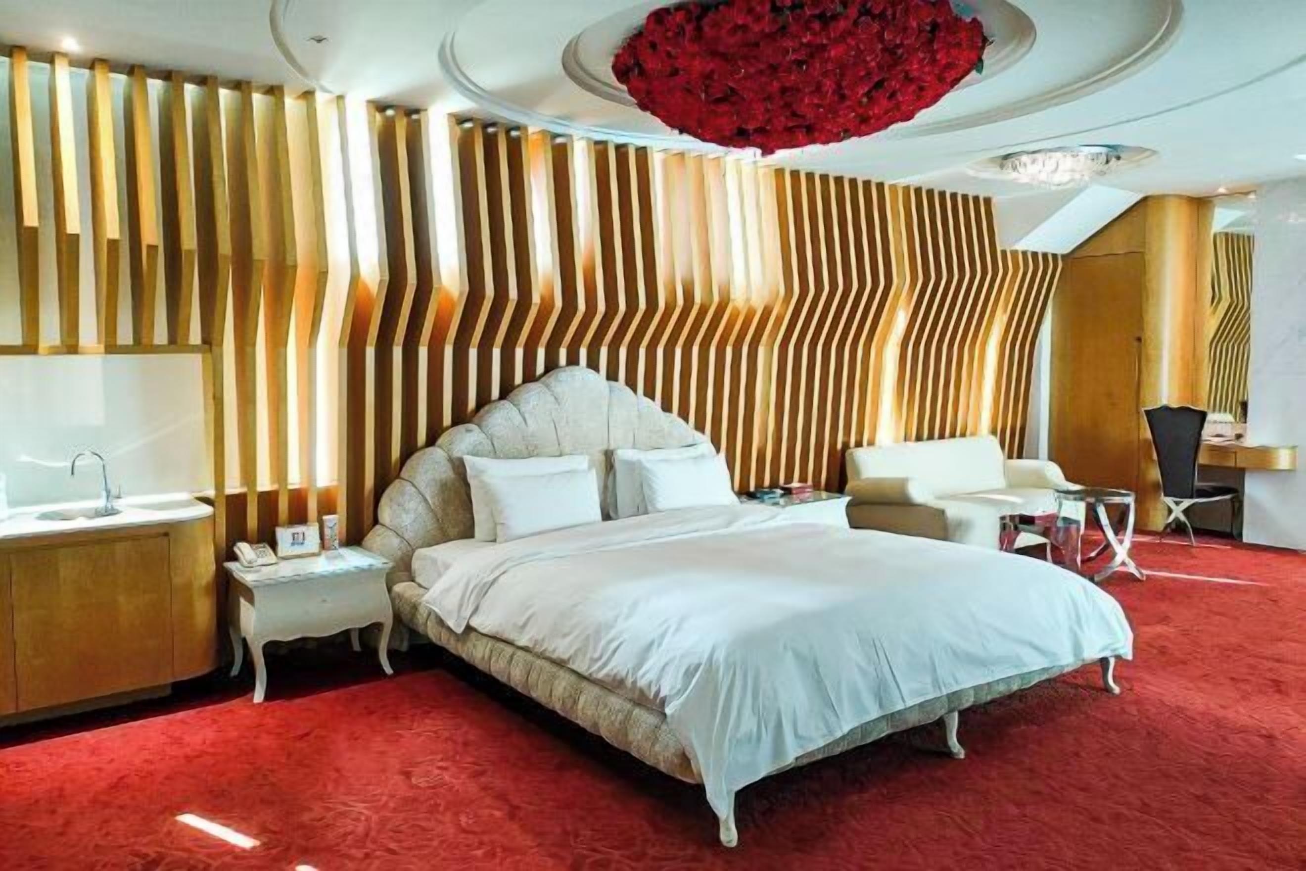 Iron/ironing board, free WiFi