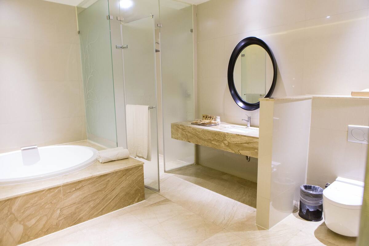 Familien-Suite (Check in time starts from 6pm) | Badezimmer
