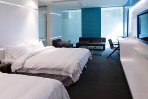 Familie suite (Check in time starts from 6pm) | Een strijkplank/strijkijzer, gratis wifi