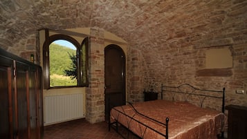 Superior Apartment | 1 bedroom, desk, soundproofing, cribs/infant beds