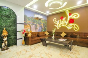 Flat-screen TV - Check In Room Chuna Mandi (New Delhi)