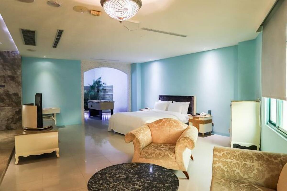 Desk, free WiFi, bed sheets