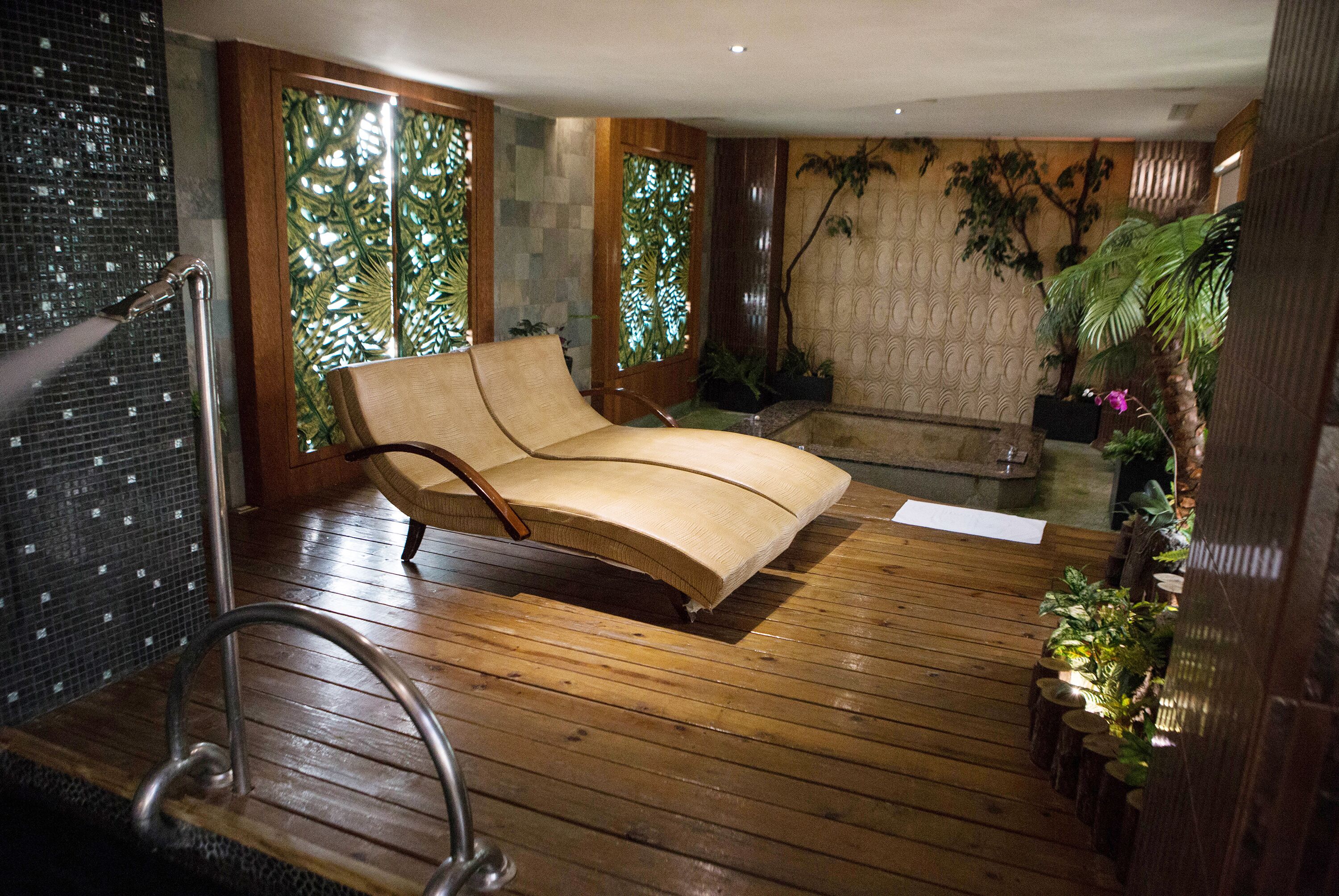 presidential suite (check in time starts from 6pm) | desk, free wifi, bed sheets