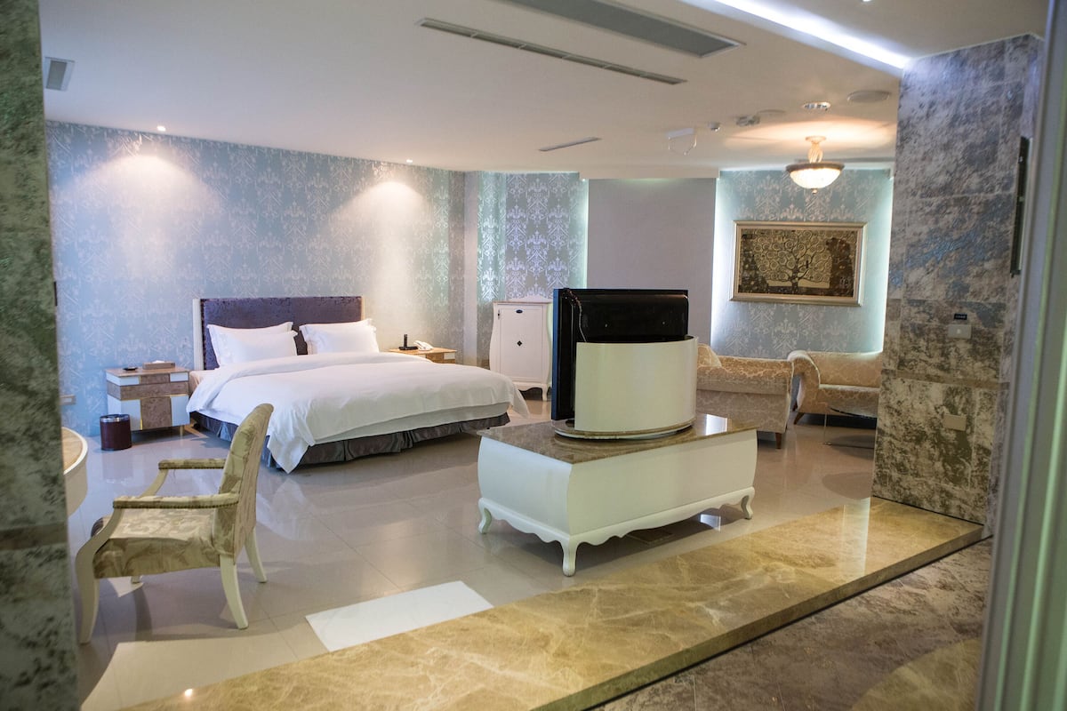 vip suite (check in time starts from 6pm) | desk, free wifi, bed sheets