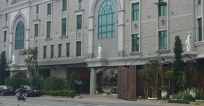 A large building with a symmetrical facade, multiple windows, and statues on the roofline. - All-Ur Boutique Motel - Chang-Hua Branch (Changhua)