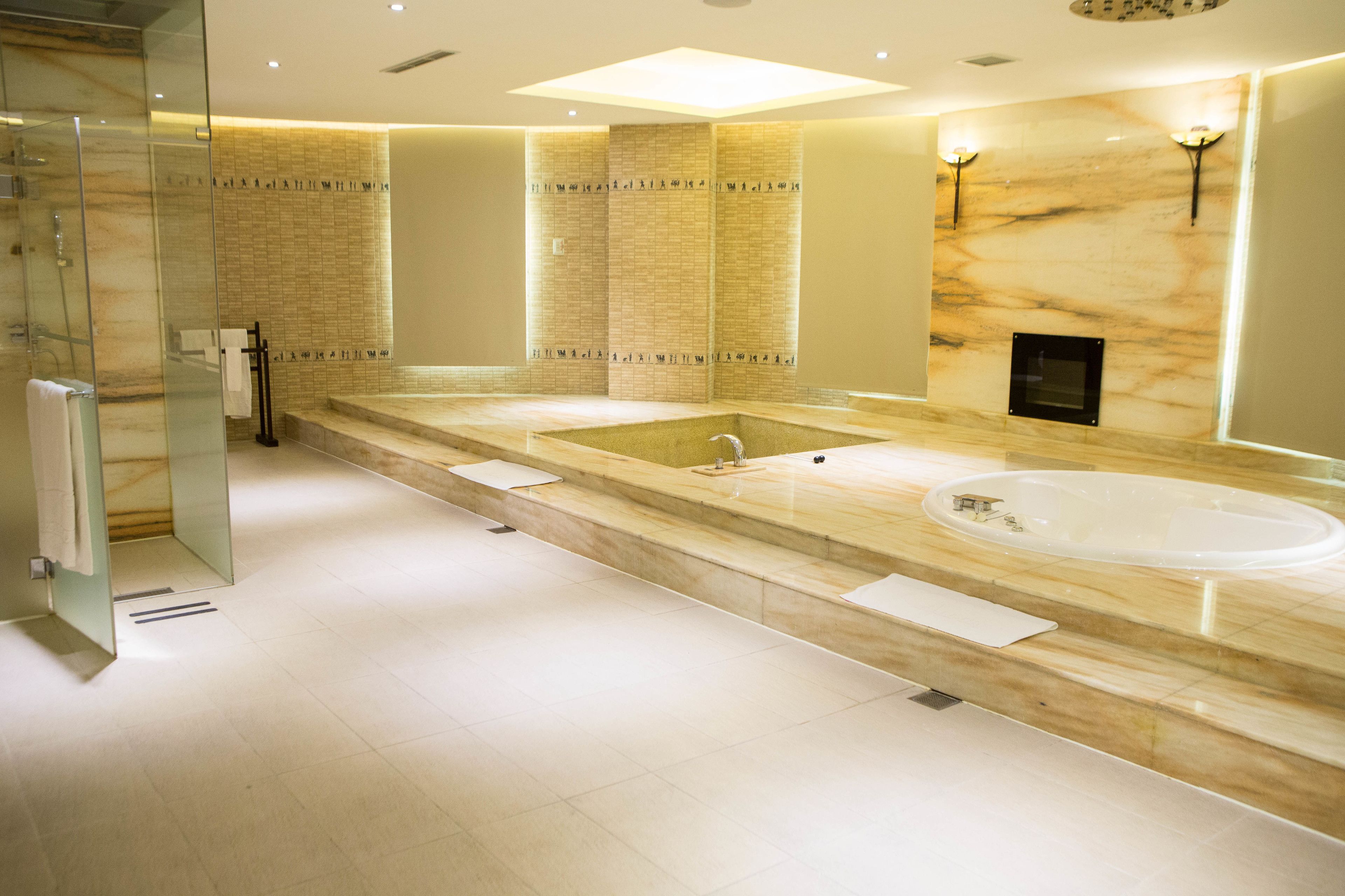 プレジデンシャル スイート (Check in time starts from 6pm) | 屋内スパ浴槽