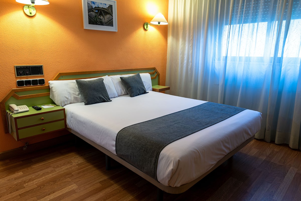 Desk, blackout drapes, WiFi (free), bed sheets