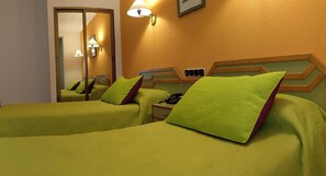Tomannsrom | Skrivebord, blendingsgardiner, wi-fi (inkludert) og sengetøy