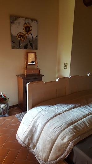 Honeymoon Apartment | Individually furnished, desk, soundproofing, iron/ironing board