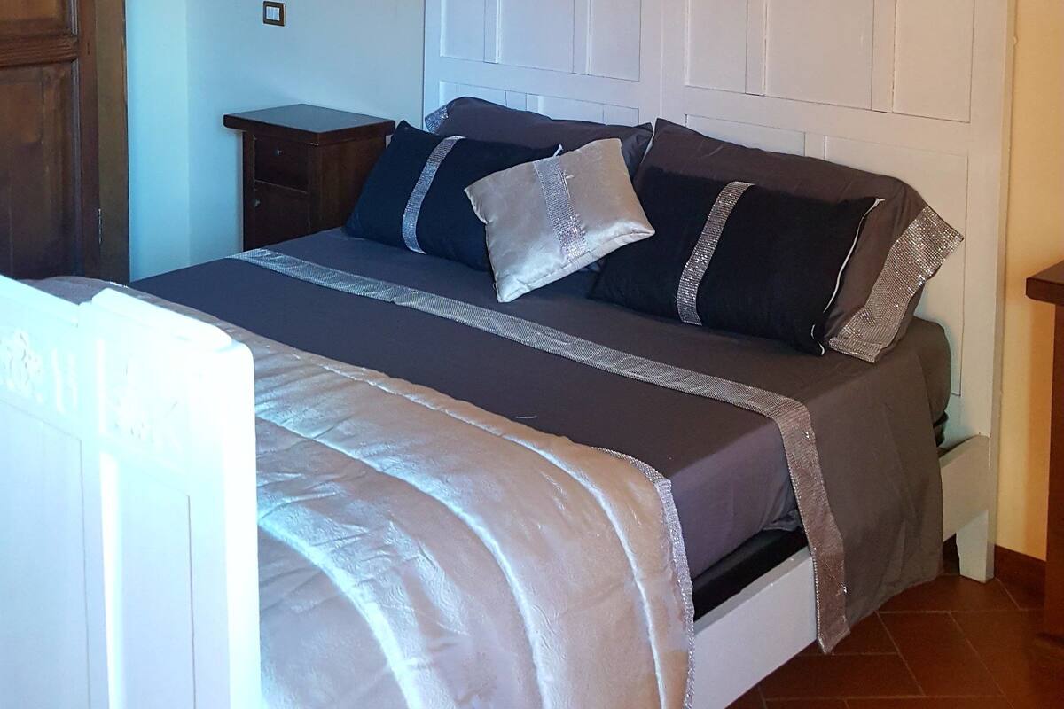 Honeymoon Apartment | Individually furnished, desk, soundproofing, iron/ironing board