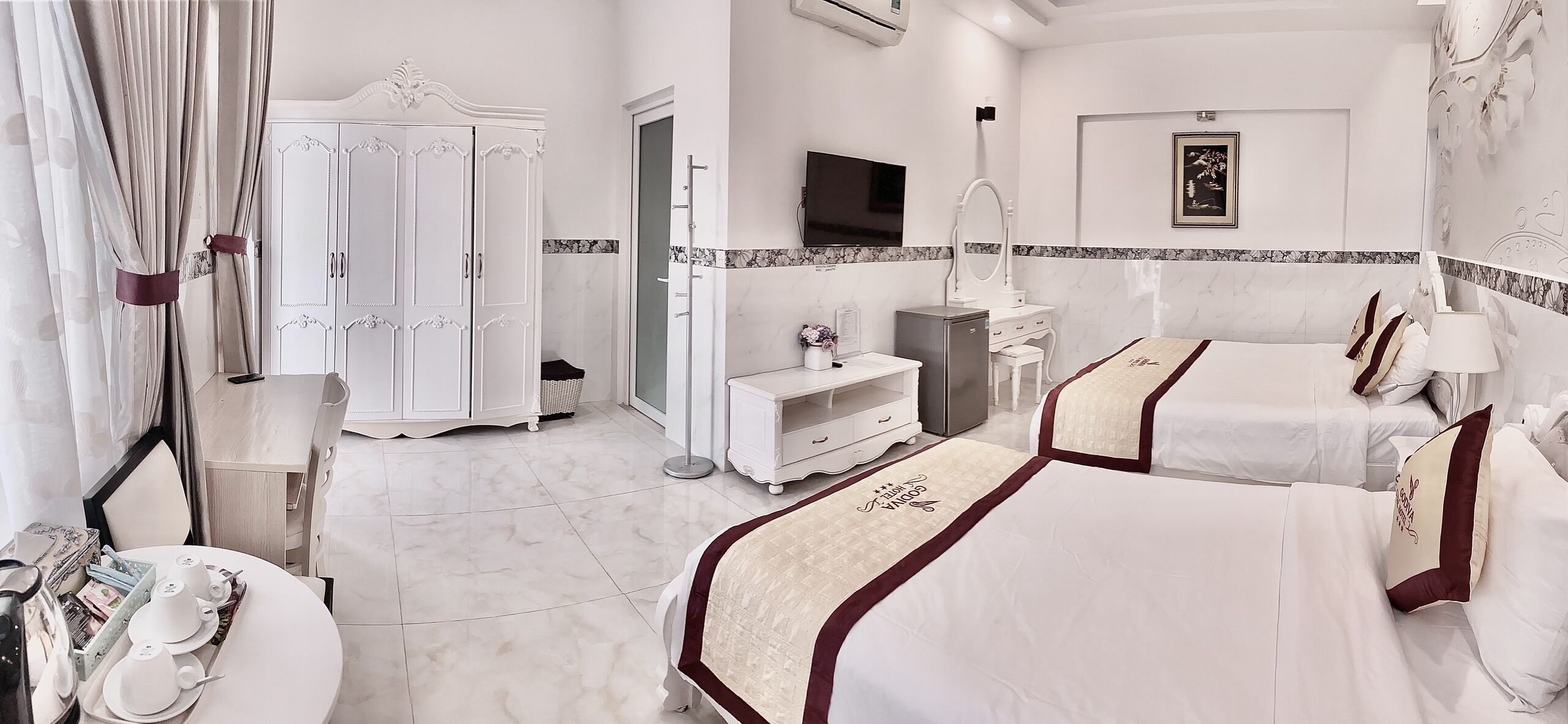 deluxe triple room | minibar, in-room safe, desk, blackout curtains