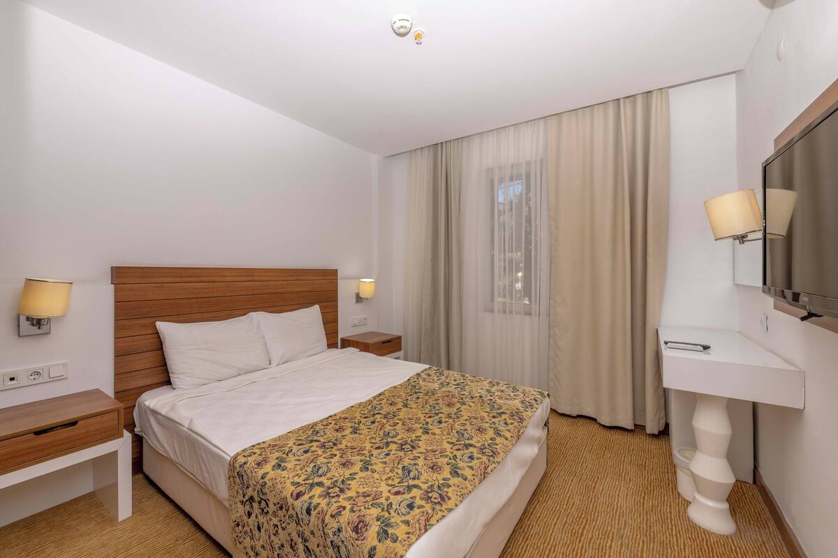 Minibar (some free items), in-room safe, desk, laptop workspace