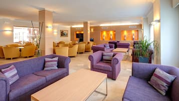 Área de estar no saguão