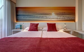 Hochwertige Bettwaren, Daunenbettdecken, Schreibtisch