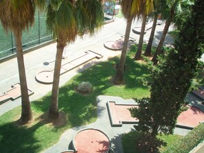 Mini-golf