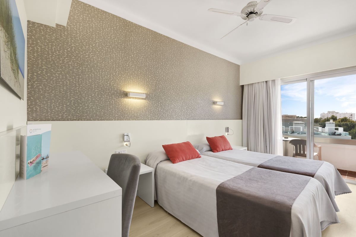1 slaapkamer, luxe beddengoed, donzen dekbedden, een bureau