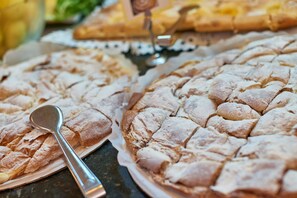 Petit déjeuner buffet servi tous les jours en supplément