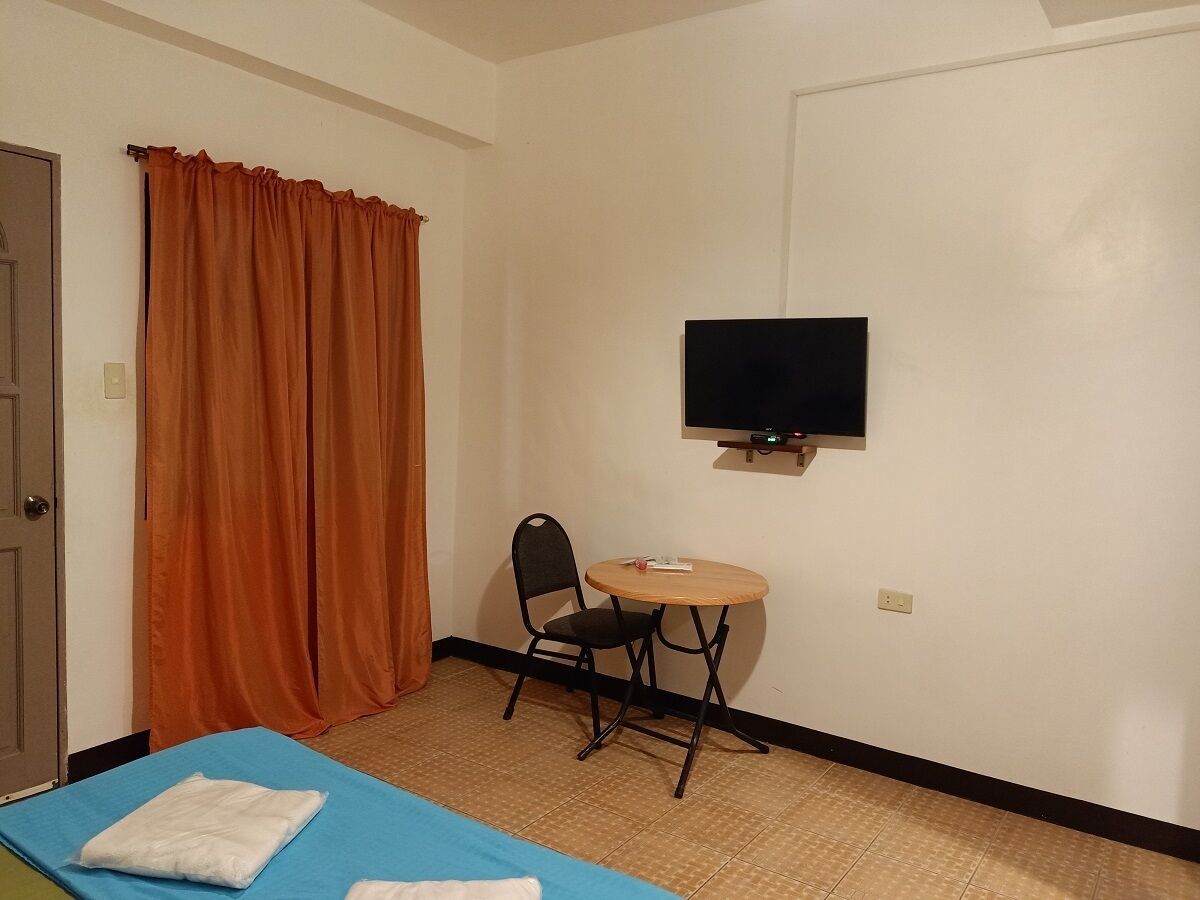 small room | 1 bedroom, in-room safe, desk, free wifi