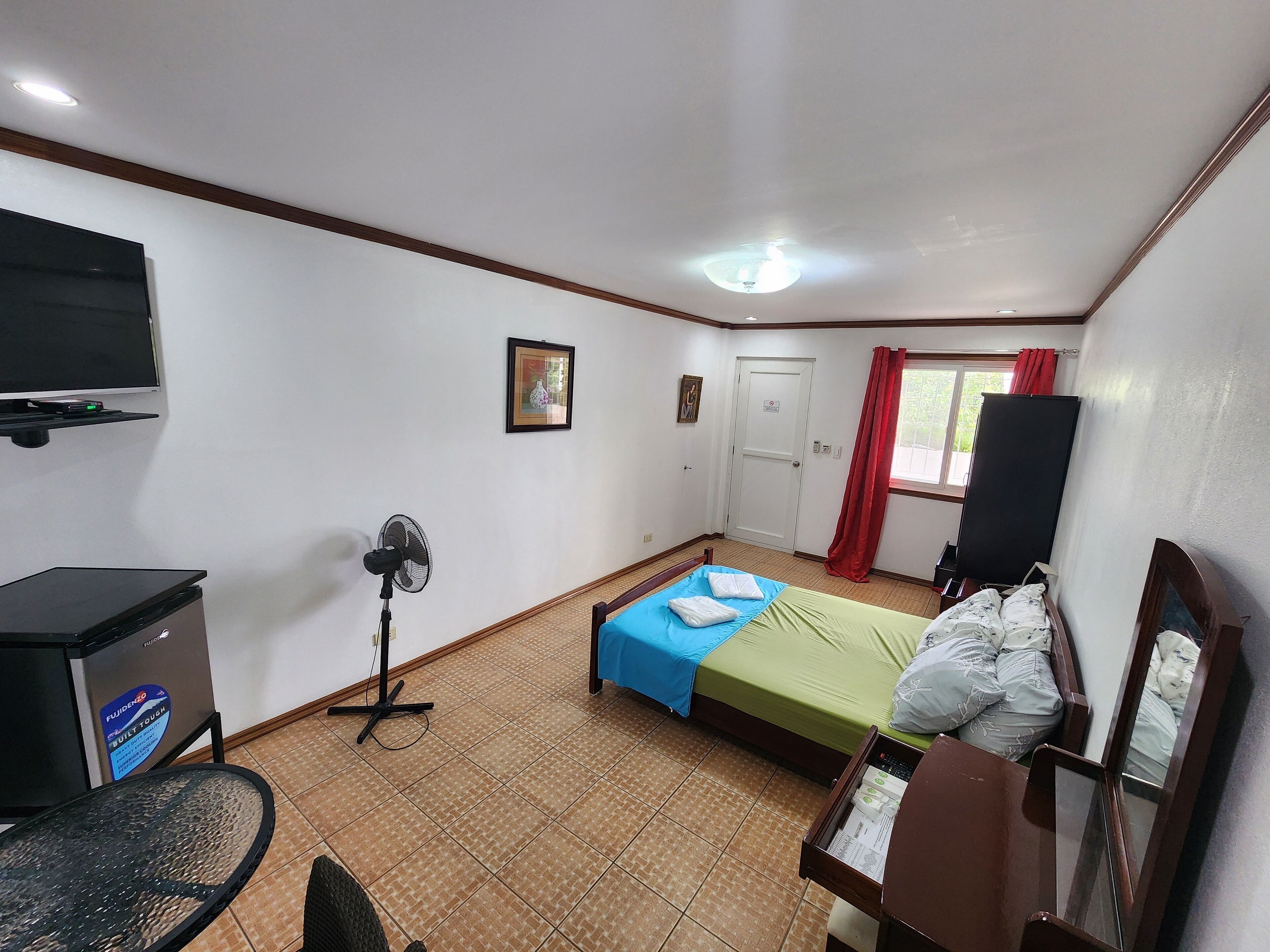 deluxe room | 1 bedroom, in-room safe, desk, free wifi