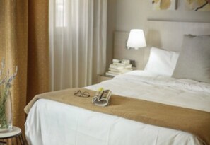 Desk, blackout curtains, free cots/infant beds, free WiFi - Confluent Health Resort (Cofrentes)