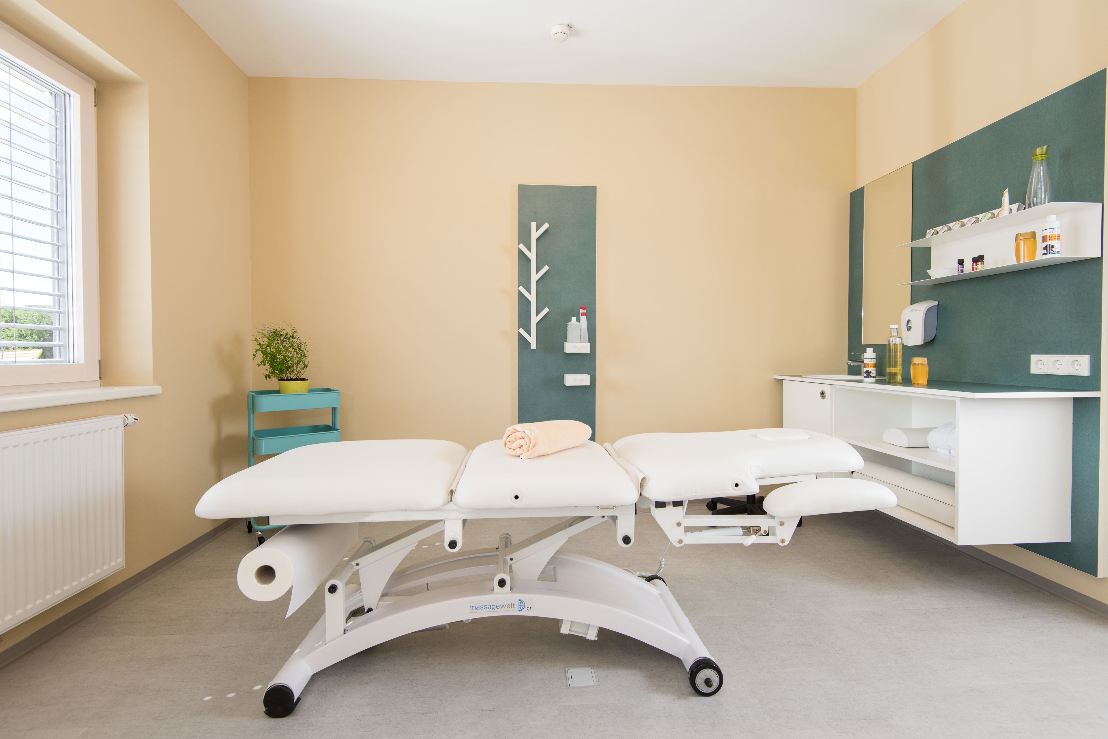 couples treatment room(s), sauna, hot tub, steam room, body treatments