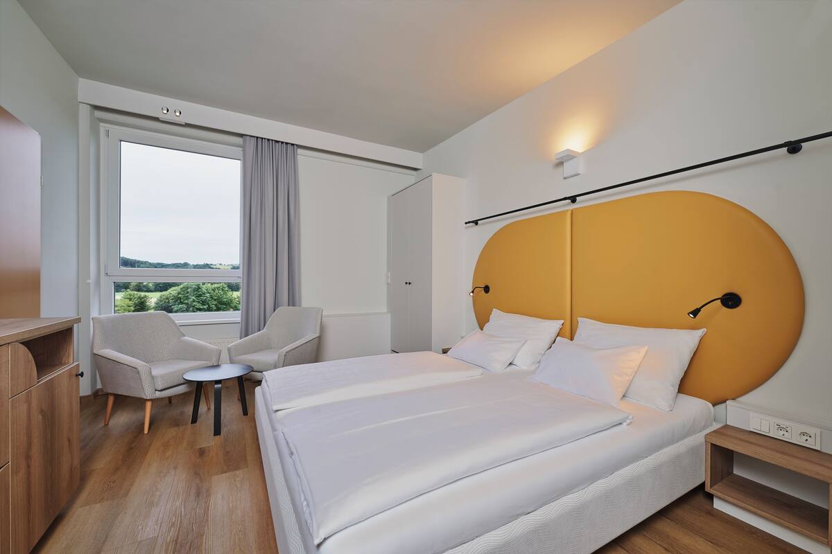 family room, 2 bedrooms | garden view