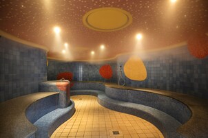 Couples treatment rooms, sauna, hot tub, steam room, body treatments