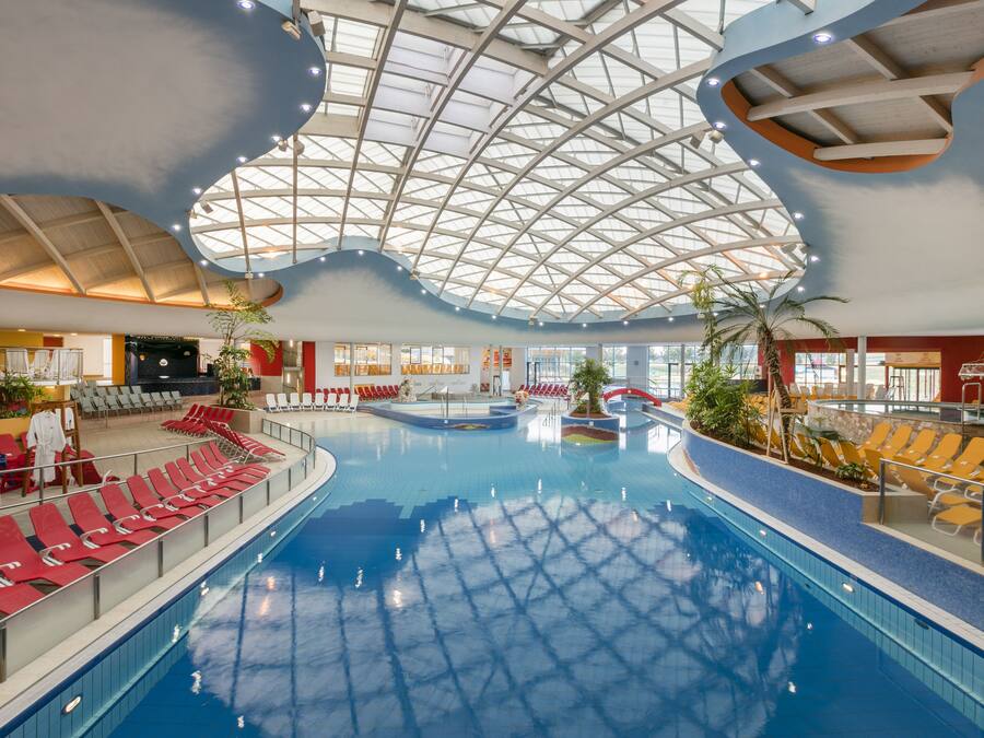 7 indoor pools, 2 outdoor pools, pool umbrellas, sun loungers