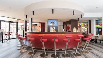 2 bars/lounges, swim-up bar, poolside bar