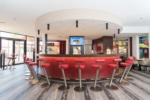 2 bars/lounges, swim-up bar, poolside bar