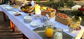 Daily buffet breakfast for a fee - Island Safari Lodge (Maun)