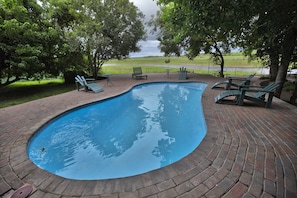2 outdoor pools, sun loungers - Island Safari Lodge (Maun)